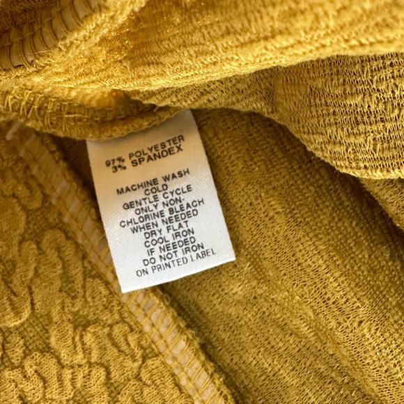 LOFT textured top. Size M - Picture 3 of 6